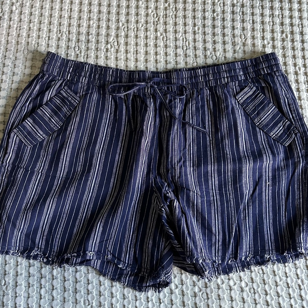 ana Women’s Linen Blend Pull-on Shorts with Pockets. Size XL